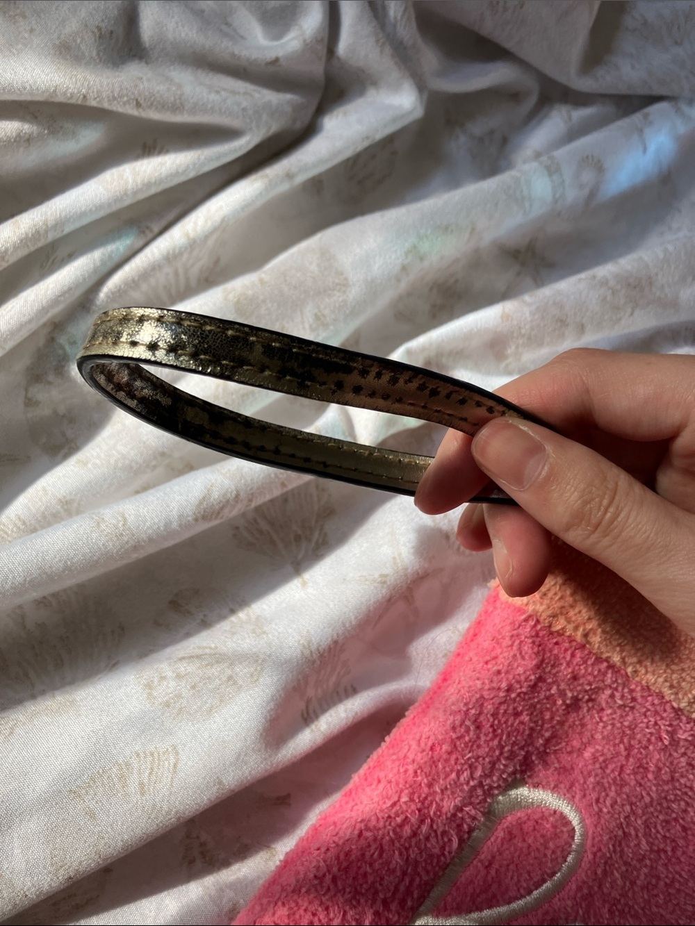 (QUITE A BIT OF WEAR LOOK AT DESCRIPTION) Victoria secret makeup bag - Picture 4 of 13